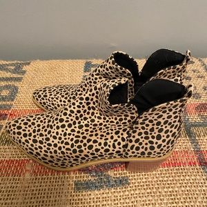 Leopard ankle booties. Never worn, pointy toe. Comfortable